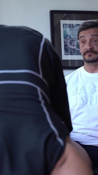 Gorąca sesja jogi zamienia się w nieoczekiwany trójkąt