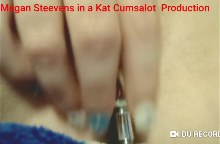 Kat Cumsalot Productions: Vysaj ten ocelový anální kolík!
