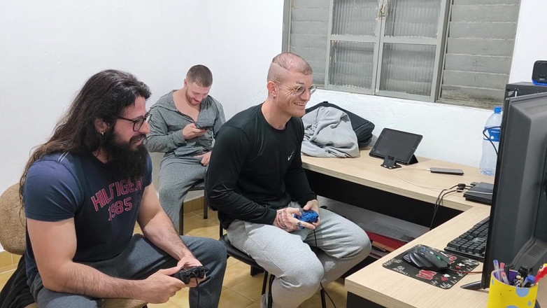 carmonaoficial: 3 Heteros Jogando Pelados