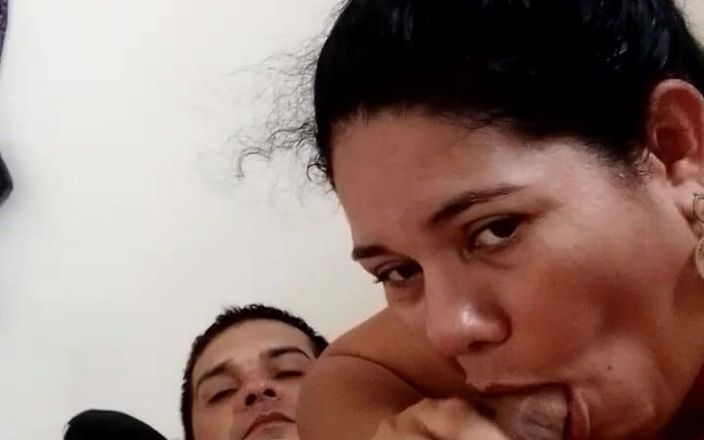 Valkyrieandluigy: Kız arkadaşım her gün yarağımı emmeyi seviyor