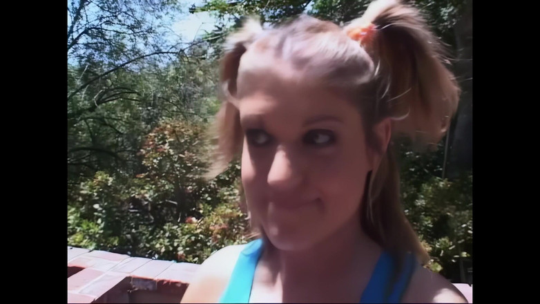 Bewitched!: Julie Night: Žhavá brunetka hledá tvrdý anální sex