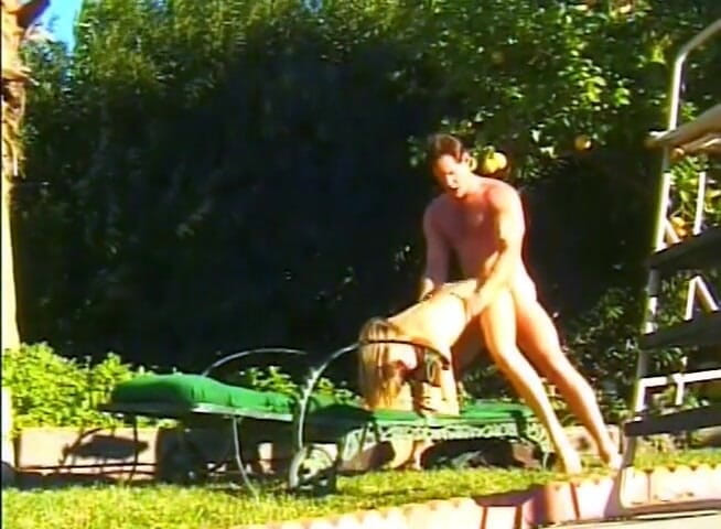 Teens Get it Hard: Cute teen fucking in the backyard
