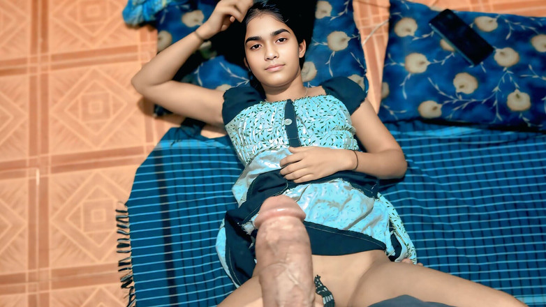 Tip_top_mall: 可愛くて恥ずかしがり屋の女の子が早い経験をする