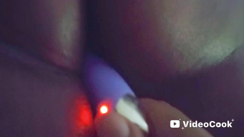 Lola Tha Pink Bunny: Mainin vibrator tengah malam!!