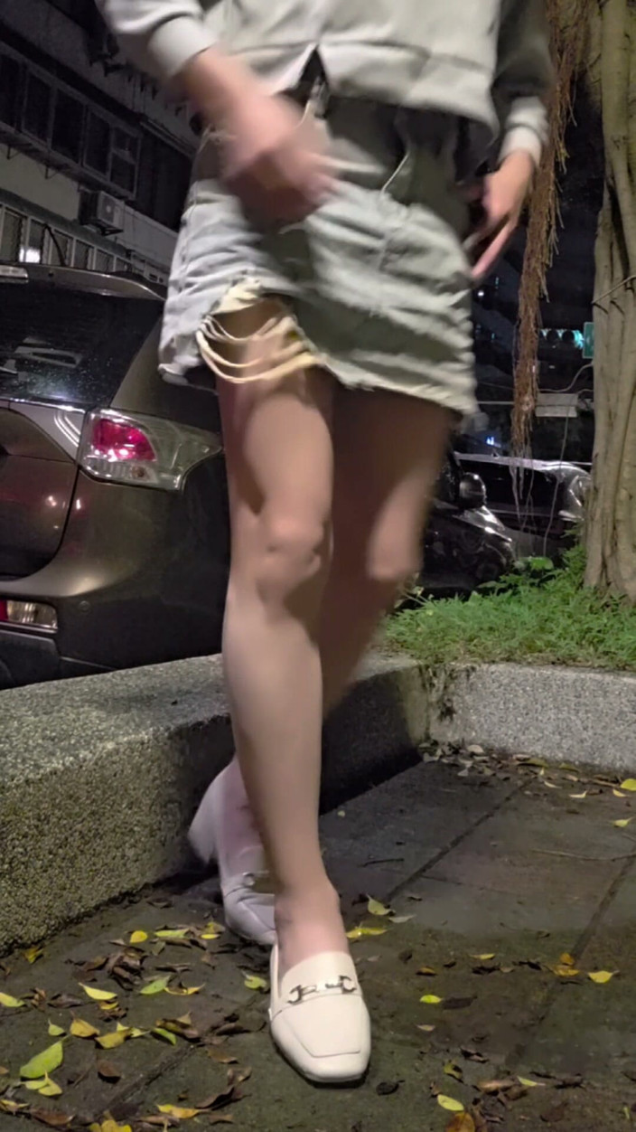 Taiwancdgirl: La trappola Tingxuan sollevò la sua gonna corta all'aperto