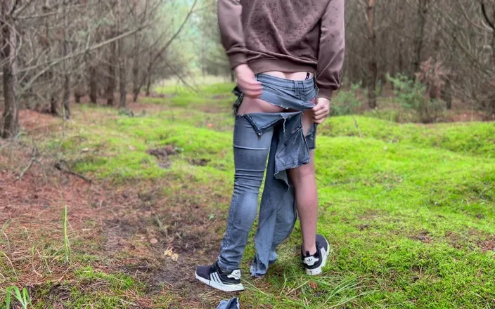 Apomit: I try to free myself from my pants, she strips...