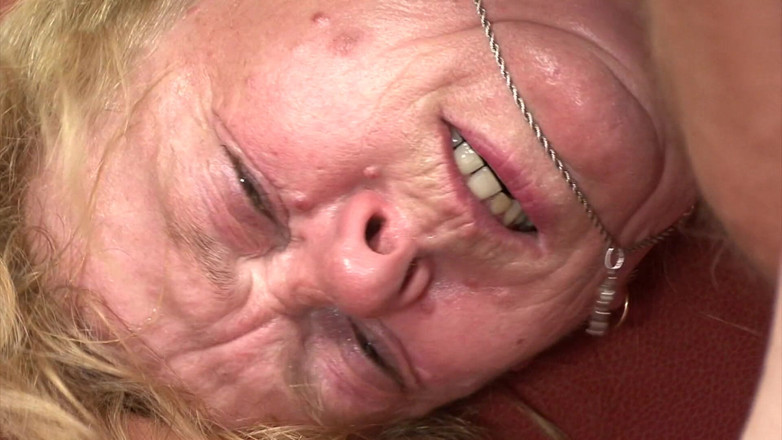 Private Lustpigs: Granny loves 69!