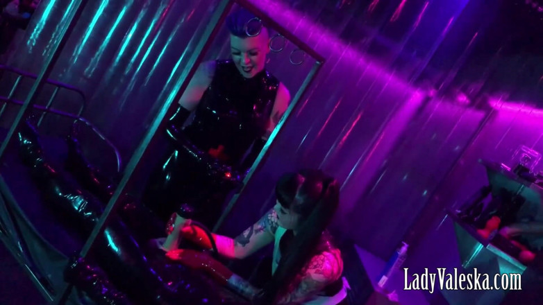 Lady Valeska: Dojenie w / Lady Valeska i Miss Patricia
