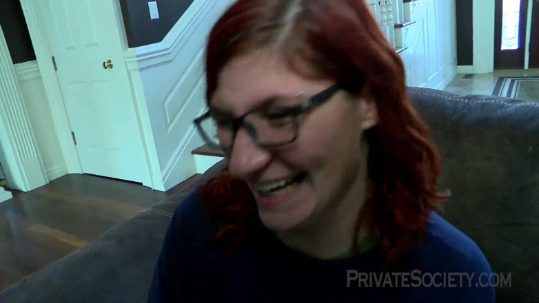 Private Society: Une star du porno en herbe