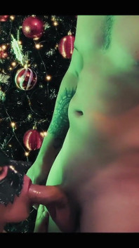 Speciale Natale: lingerie rossa, maschera e un albero di Natale