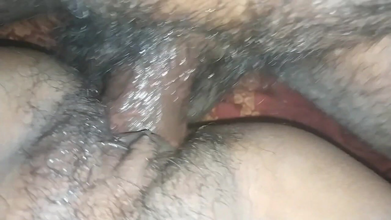 Valsad Gujarat: Har extraherat rött vatten från bhabhi desi byn chut