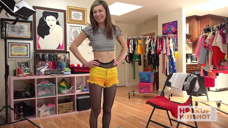 HookUp HotShot-BTS: Bts - ¡la cachonda Avery Moon le pide a Bryan Gozzling que...