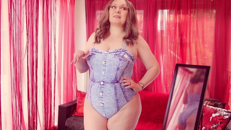 Arya Grander: Try on Haul: Chubby MILF and 2 Swimsuits! Big Ass and...