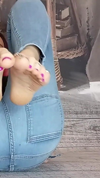 Lady angela wichs Ermutigung Bluejeans und Zehenringe