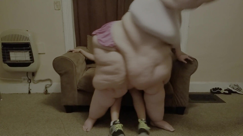 Full Weight Productions: Queen Nora &amp; Her Female Sofa