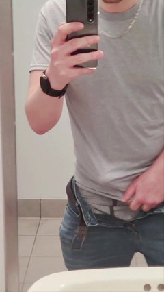 Ballbuster boi: 若き自己ボールバスターがウォルマートのトイレでナッツを壊す