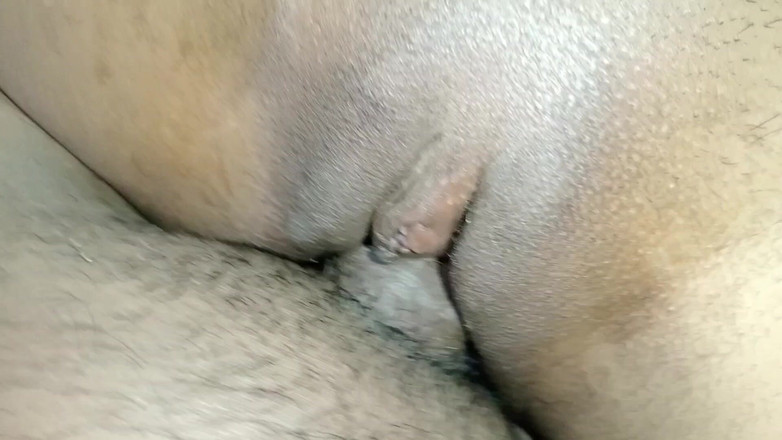 Romantic couples: O prietenă studentă mă fute într-un moment sexy