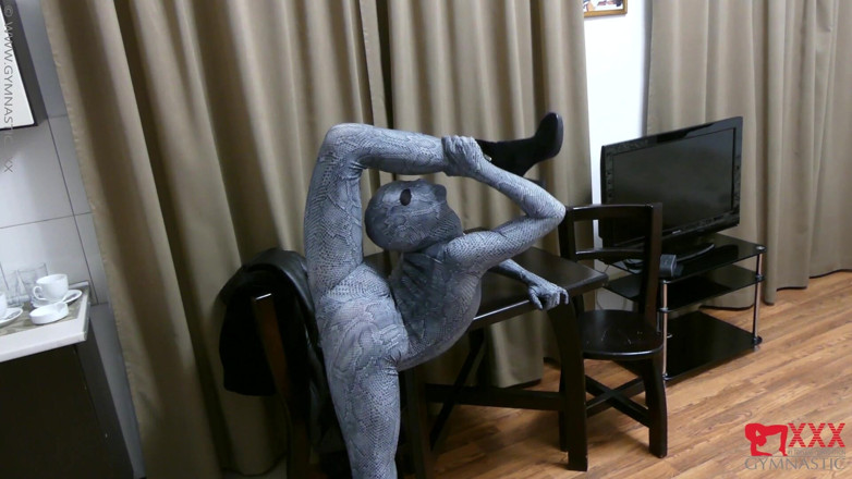 ZentaiDolls: Femme en lycra après le travail