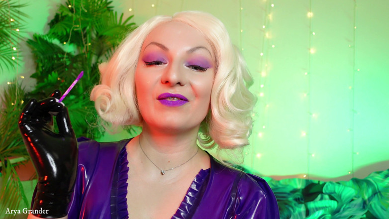 Arya Grander: Purple lipstick is an art process, makeup