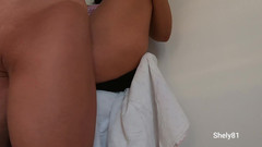 Shely81: 팬티 없이 자위하는 새엄마를 포착한 배다른 아들