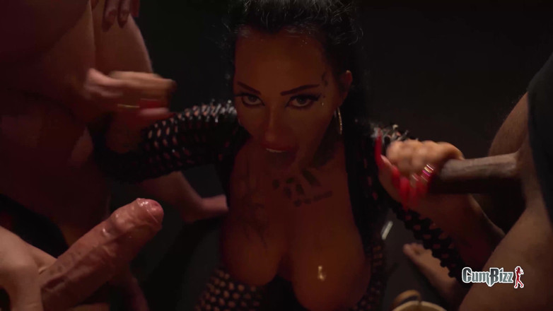 Cumbizz: 할로윈에 갱뱅 당하고 질싸 당하는 육덕 밀프