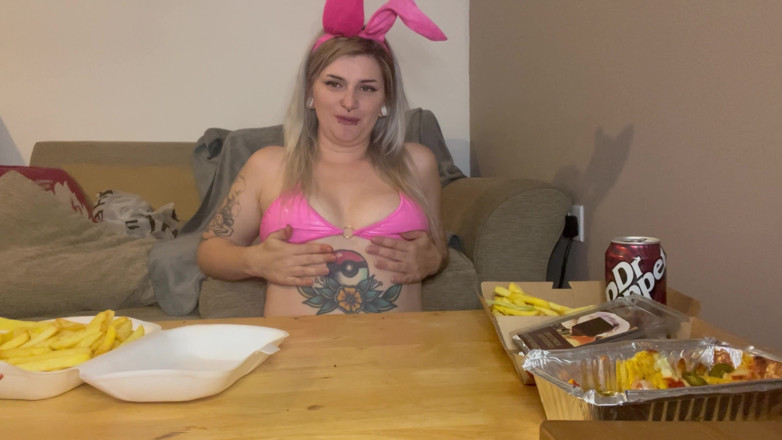 EeveeXo: PVC Awek bunny melancap dan dikongkek mukbang penggambaran bloat