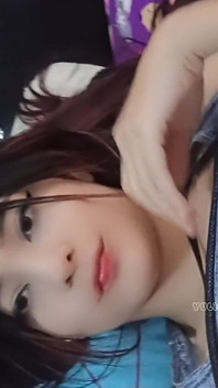 Yuliethgomez face un apel video și își expune țâțele unui urmăritor din Italia