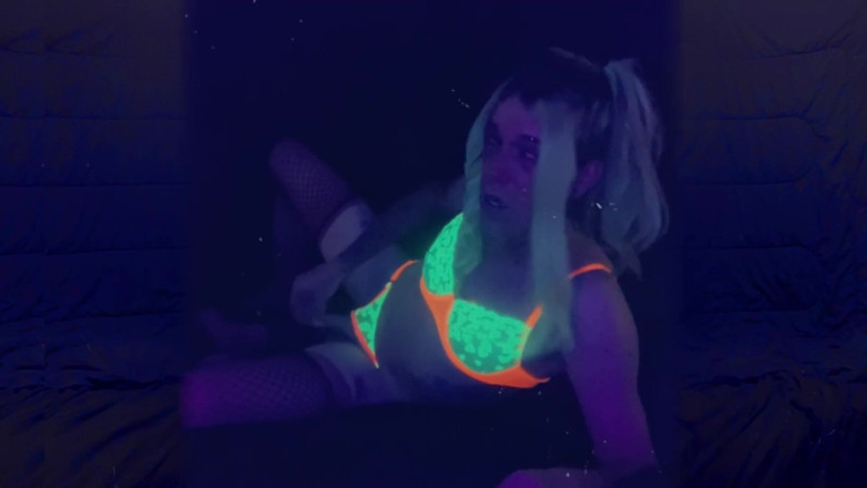 CarmenMelatonin: Puta chica trans posando para pollas duras