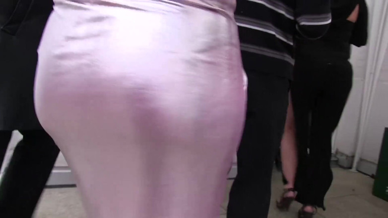 Dark Alley Orgy: Doamnele mature excitate sunt futute