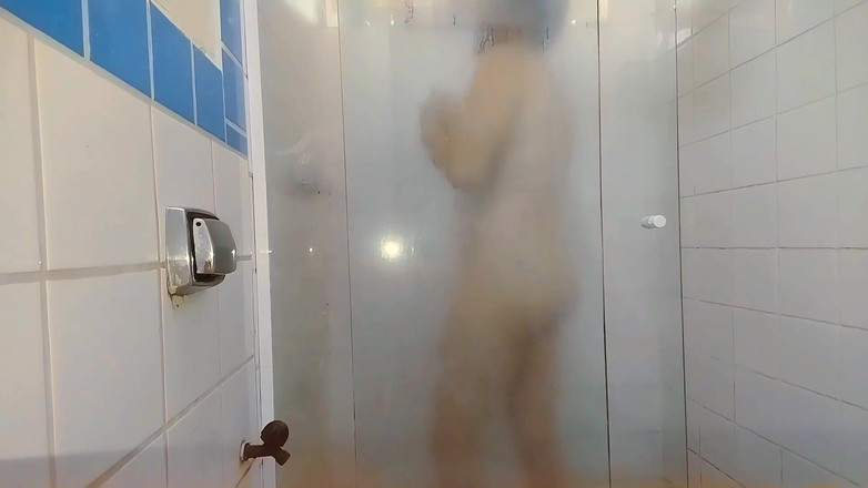 Marcosninfo: Cumming y meando en ropa interior, luego correrme de nuevo...