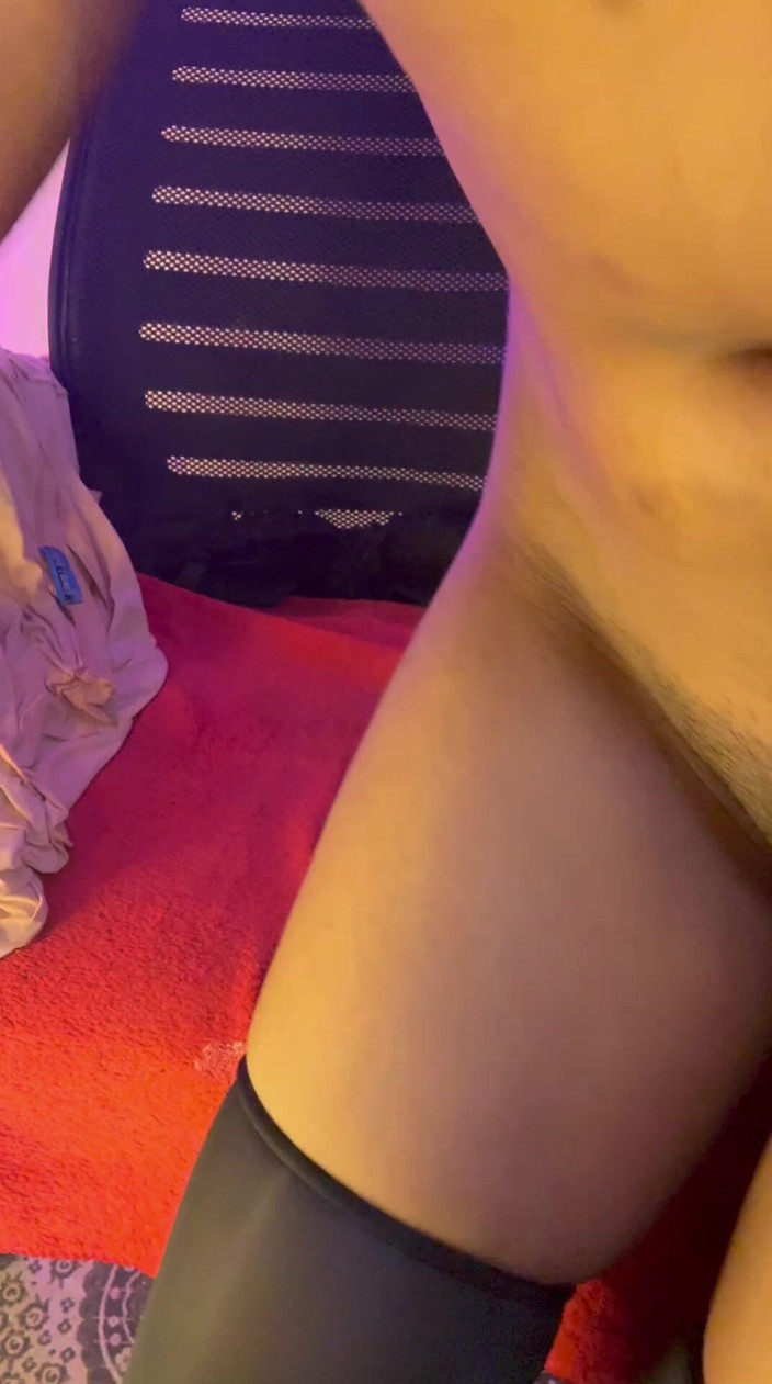 Unlimited Access Control for Private Services: Seks jarak panjang, rakan pelajar menunjukkan badan bogelnya dalam panggilan...