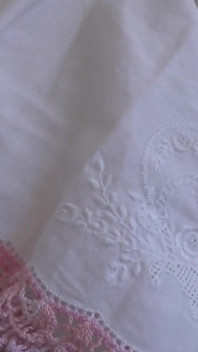 Votre journée de reniflement de mouchoirs vintage Partie 2, Lady Victoria Valente
