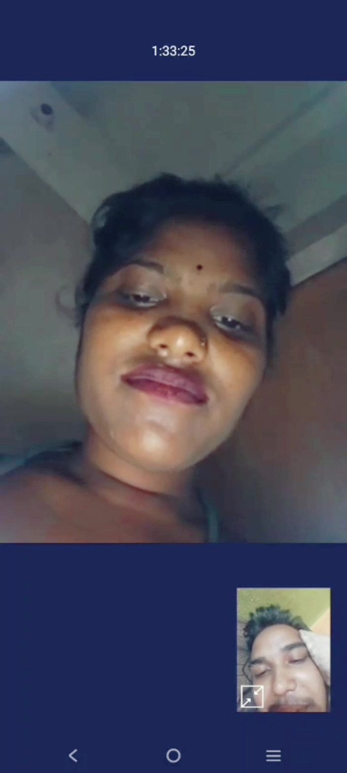 Indian porngirl: Žhavá sexy manželka šuká ve službě videohovorů s přítelem