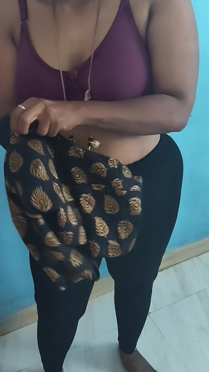 Tamil lesbian: Dressed Desi with Big Ass and Boobs