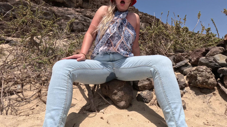 Emma Voyeur: Pissing Into My Jeans on the Beach - Full Release