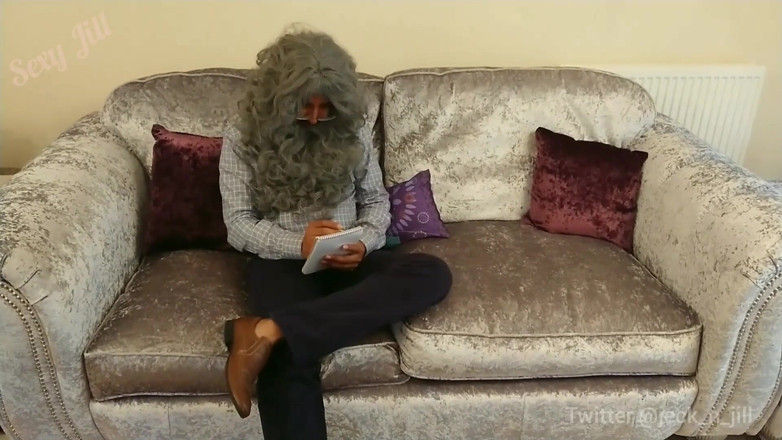 Big Ass Latina: 시험에 합격하기 위해 늙은 교사와 섹스해야 하는 십대 여대생 - 섹시한 질을 삼키는 젊은 마른 라틴계 여자 흑인 대물 자지