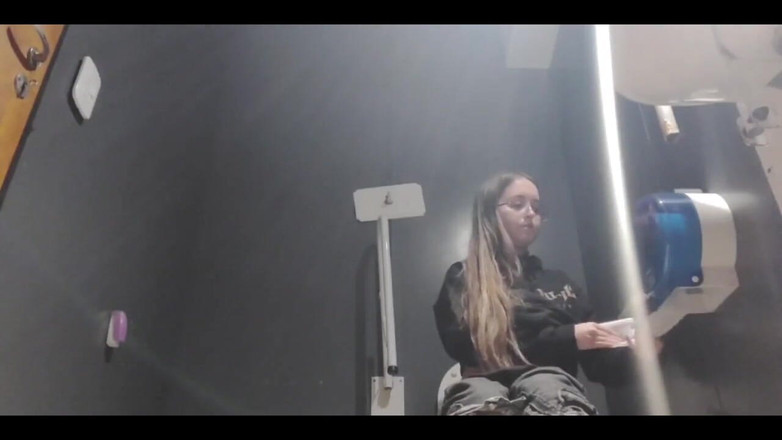 RavenHearth666VIP: Me ves yendo al baño