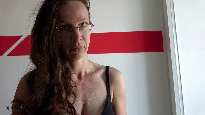 Annika Rose: 전화 뱅킹 노예!