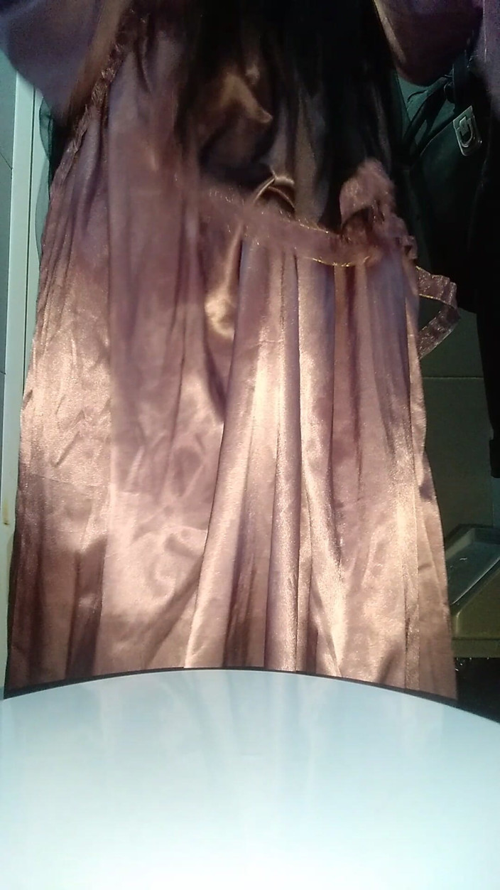 Naomisinka: Masturbieren mit süßem und wunderschönem satin-langkleid