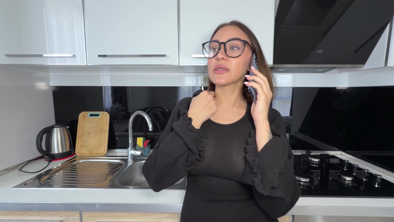FamilyNews: 我继母的热辣女友被狠操