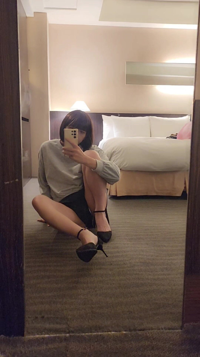 Taiwancdgirl: Tôi để cửa mở để mọi người có thể nhìn thấy tôi đang...