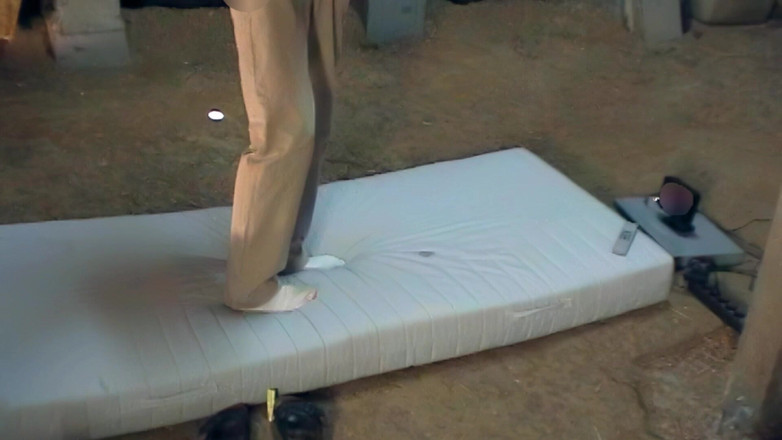 Mark Hannes: Scopando la pipì e masturbazione in doccia