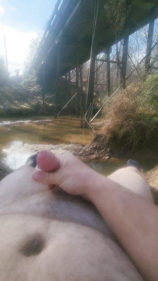 Djk31314: Turun solo di tepi sungai bersebelahan jalan