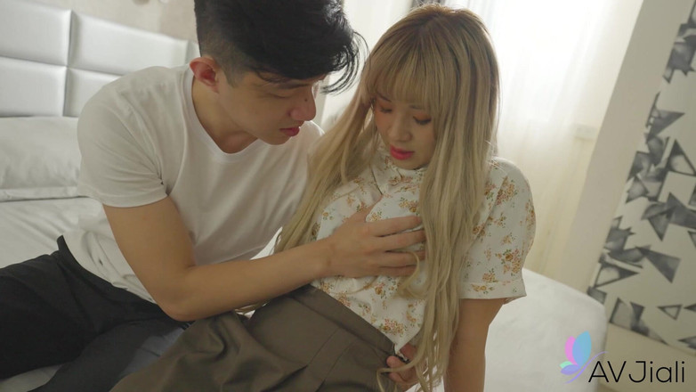 AV Jiali: Lina ve yeni erkek arkadaşı günü evde birbirlerini keşfederek geçiriyor