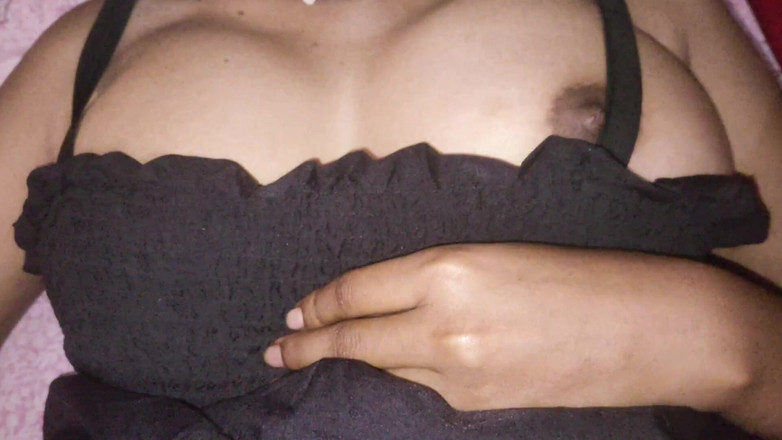 Lovely Dipti: Une petite amie indienne magnifique taille une pipe en montrant...