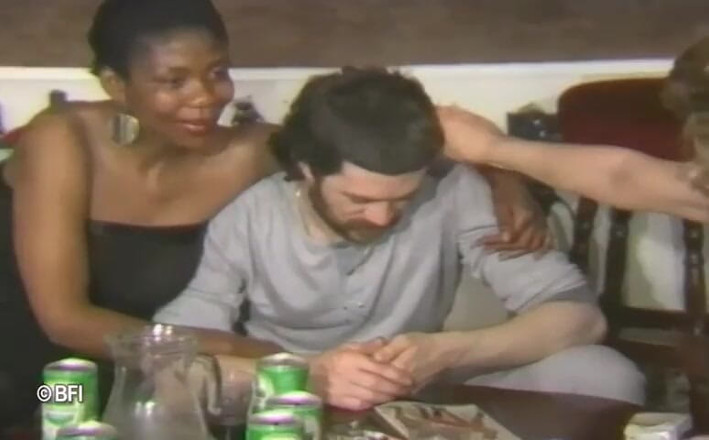 Pissing adventures: Soirée orgie de pisse avec des nanas sexy