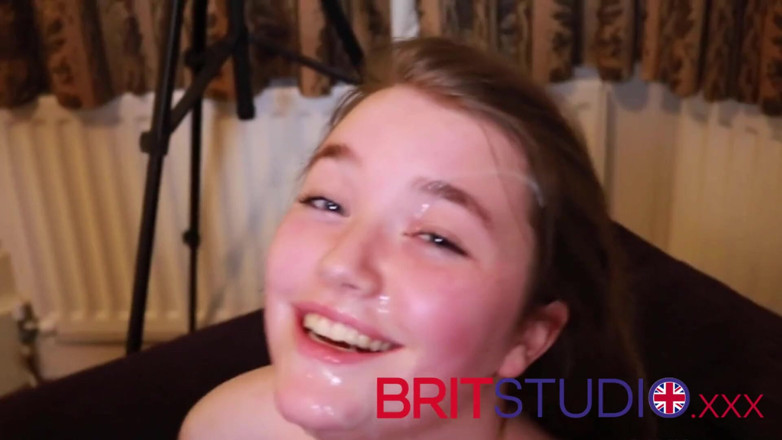 Brit Studio: British berusia 18 tahun menghisap enam lelaki