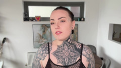 Miss Valentina: कुतिया को डंप करो