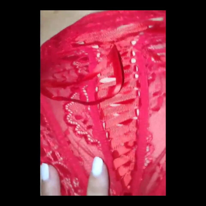 Sweet Juus: Cewek sange ini ngentot memek temannya pakai celana dalam renda...