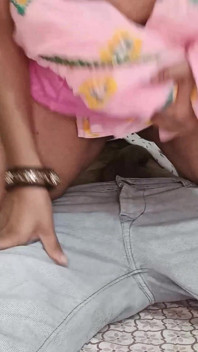 Isteri Mallu menunggang batang suami pada pagi Ahad romantik